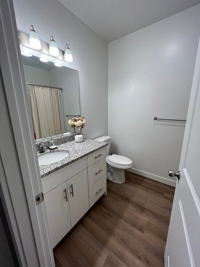 Second Bathroom - 462 W 40 S