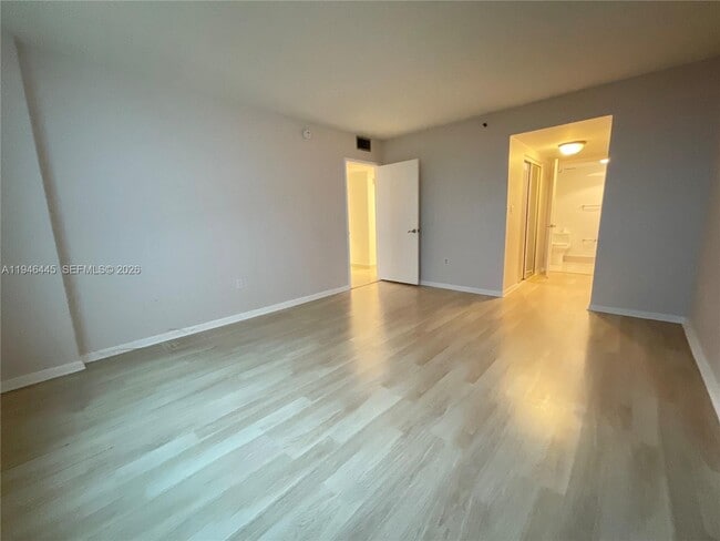 Building Photo - 919 Hillcrest Dr