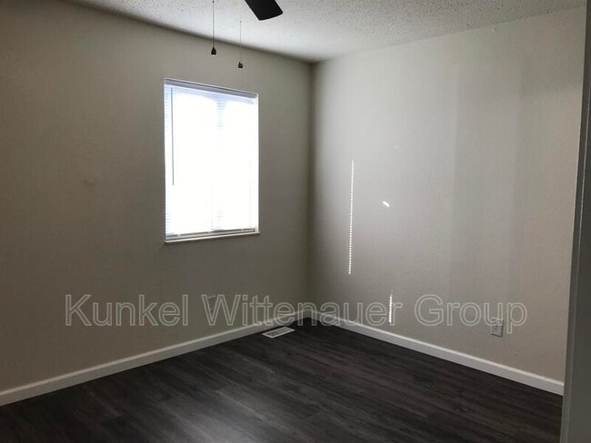 Building Photo - 19 Twin Oaks Dr