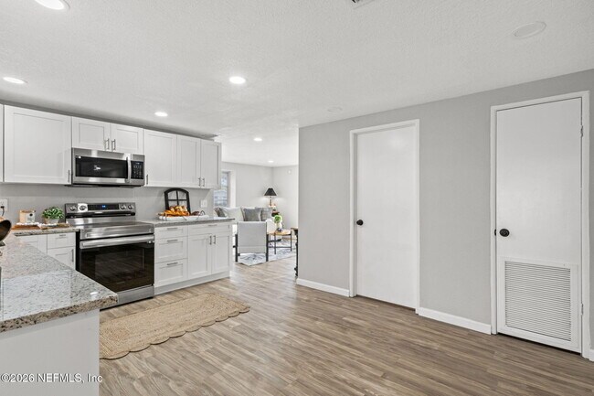 Building Photo - 903 Palermo Rd