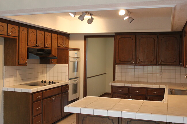 Building Photo - 517 Partridge Ln