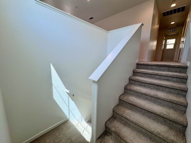 Building Photo - Stunning 4 bedroom 3 bathroom Murrieta hom...