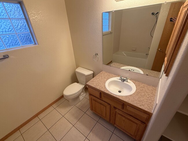 Building Photo - Beautiful 3-Level Corner Unit Townhouse with Garage