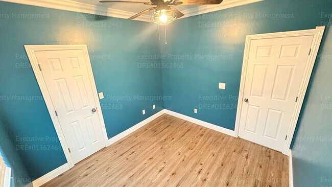 Building Photo - 3 bedroom 2 bathroom home located in a cul- de- sac in a Southwest Bakersfield neighborhood