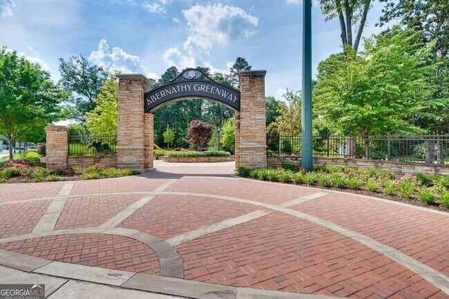 Building Photo - 6851 Roswell Rd