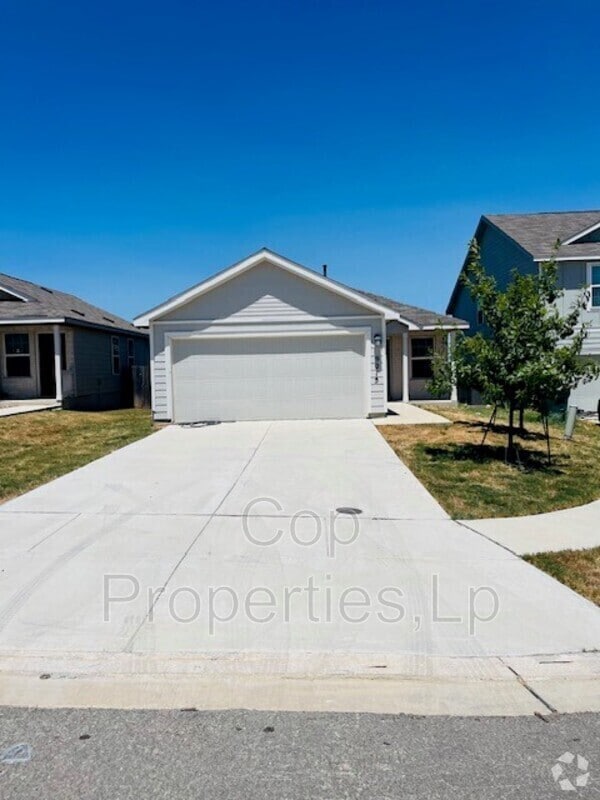 Building Photo - 9015 Little Hoss