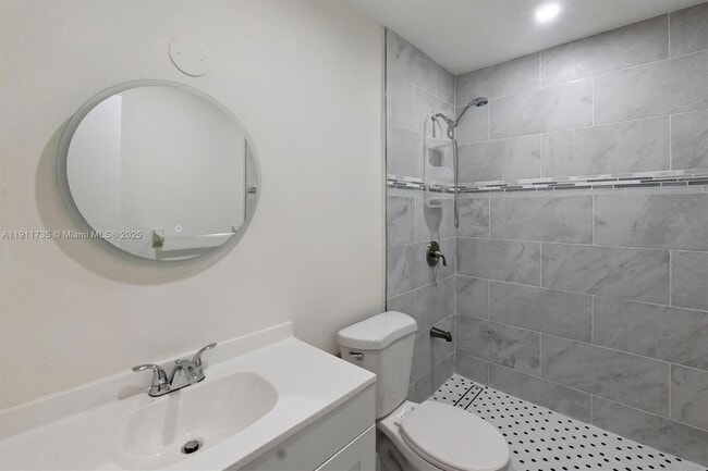 Building Photo - 5975 SW 137th Ave