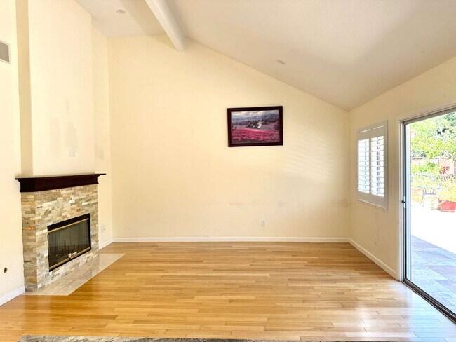 Building Photo - Bright 4 Bedroom San Jose Home With Tall Ceilings