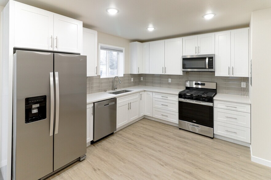 Building Photo - 8202 Mentra St