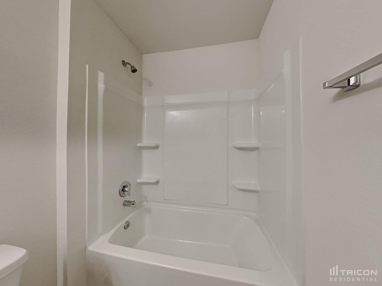Building Photo - 15680 Del Norte Dr