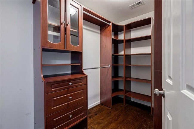 Building Photo - 8895 Club River Dr