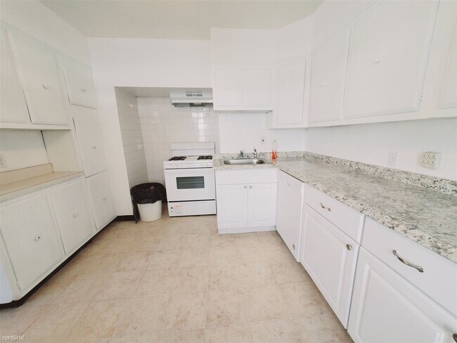 Building Photo - 2 br, 1 bath Condo - 166 Henry St