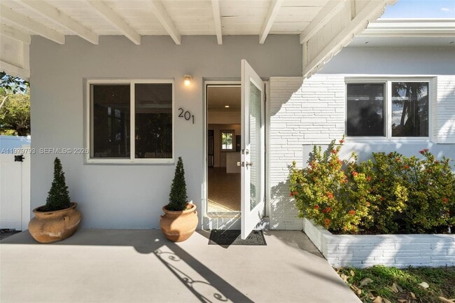 Building Photo - 201 NE 169th St