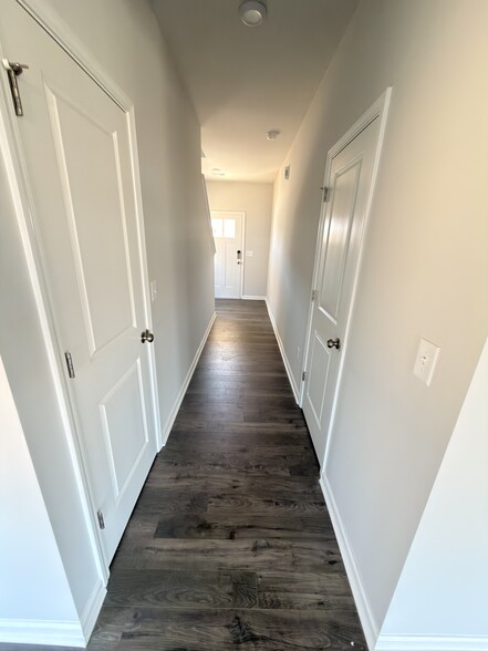 Building Photo - 109 Gervais Cir