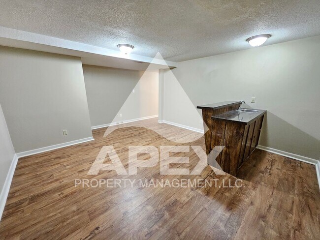 Building Photo - 7324 Deane Hill Dr