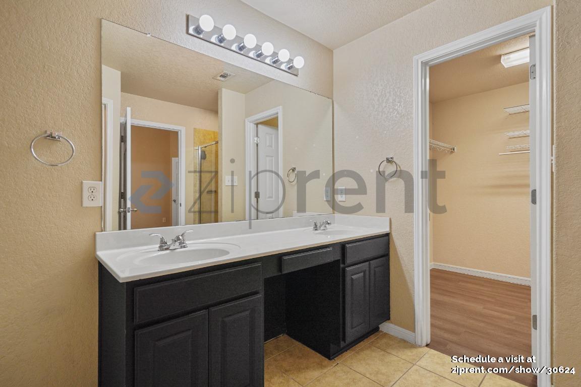 Building Photo - Unit