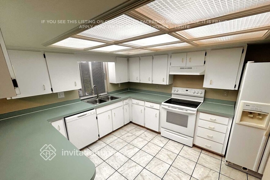 Building Photo - 7028 Doehring Dr