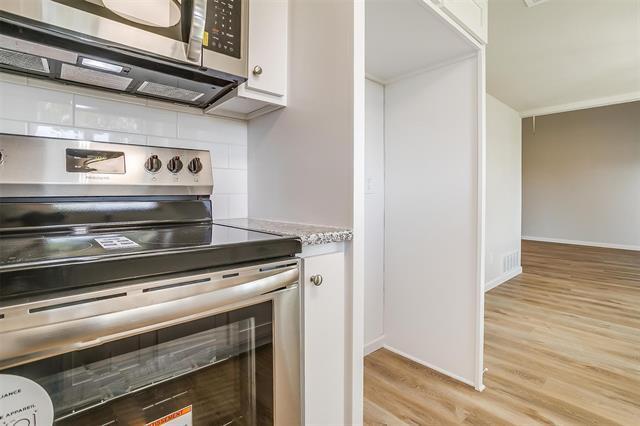 Building Photo - 921 Willow Cir S