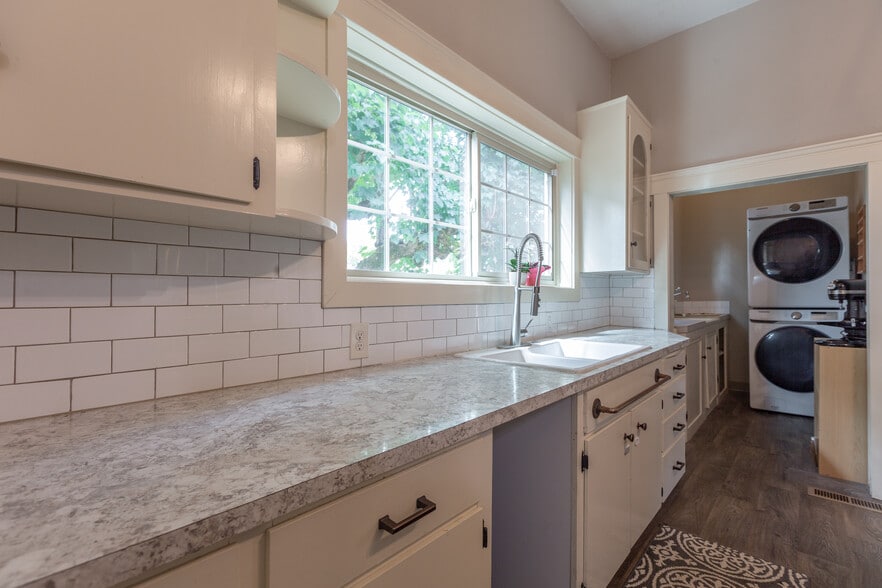 Building Photo - 3410 Q St