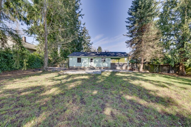 Building Photo - Renton Home on Large Lot!