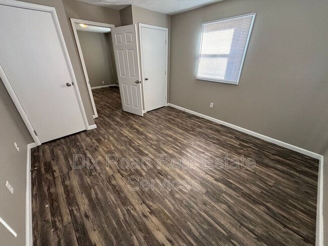 Building Photo - 111 Forestwood Ave