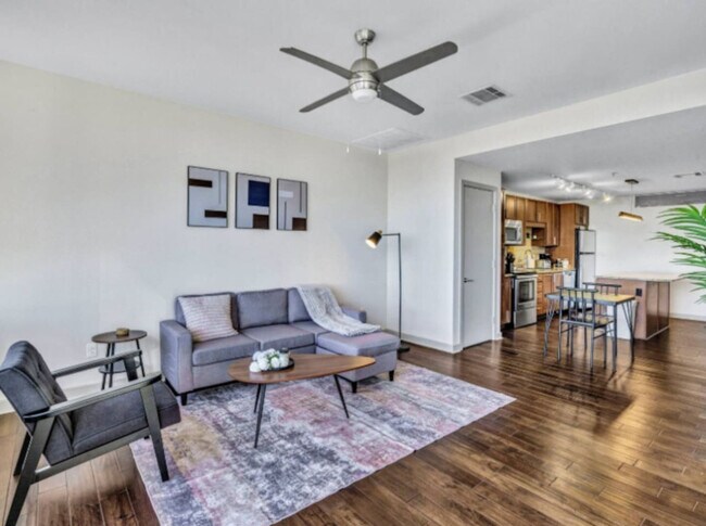 Building Photo - 1555 Elm St