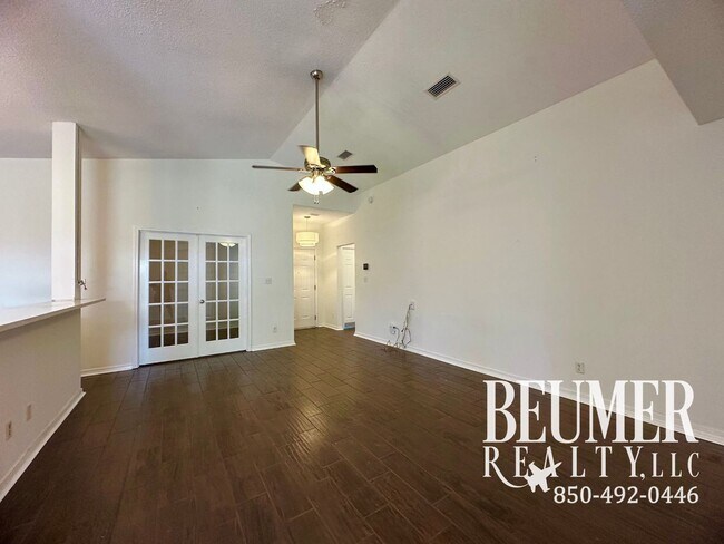 Building Photo - 3 bedroom 2 bath home with Beautiful Backyard