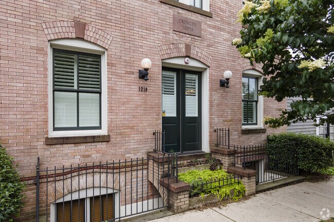 Building Photo - Cromley Lofts