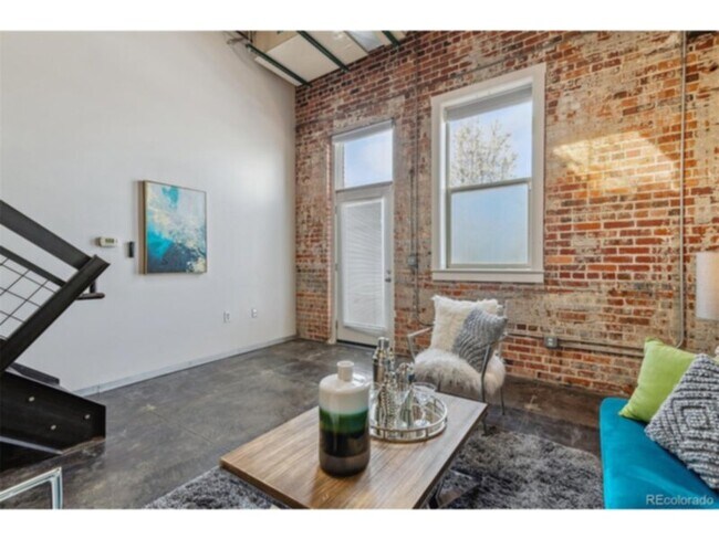 Building Photo - 1111 Osage St