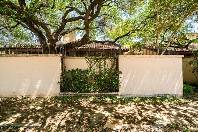 Building Photo - 5918 San Felipe St