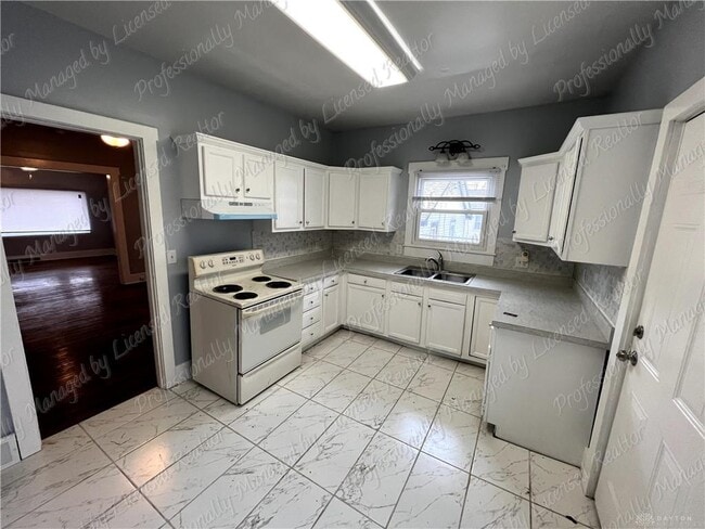 Building Photo - 44 Bluecrest Ave