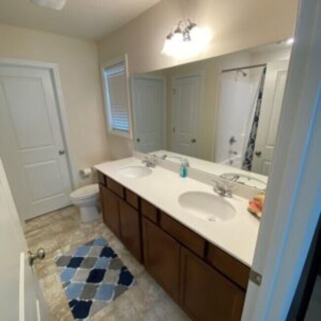 Building Photo - 616 Legacy Park Ct