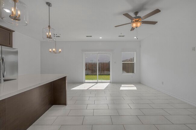 Building Photo - 9916 Bijan Dr