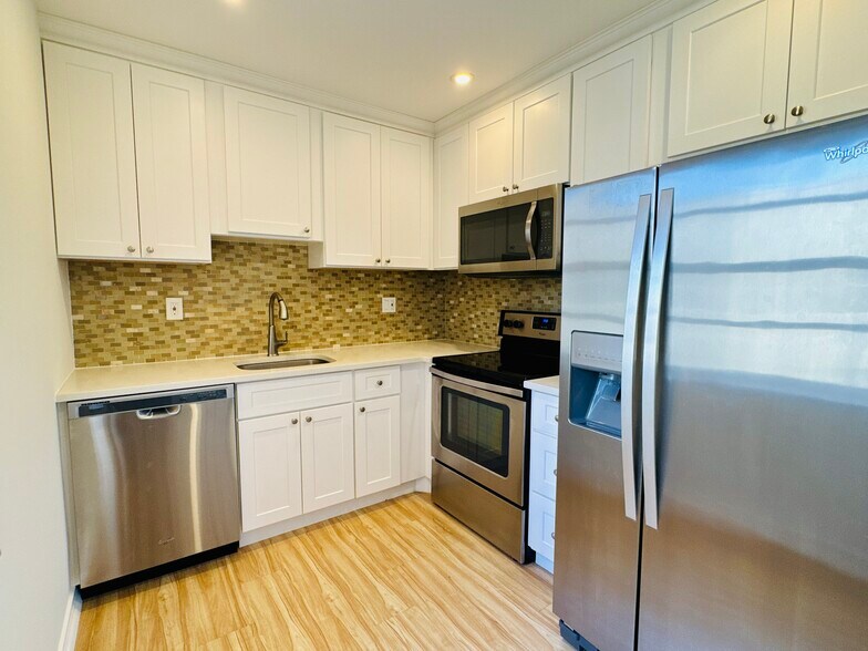 Stainless Steel Appliances - 230 Normandy E