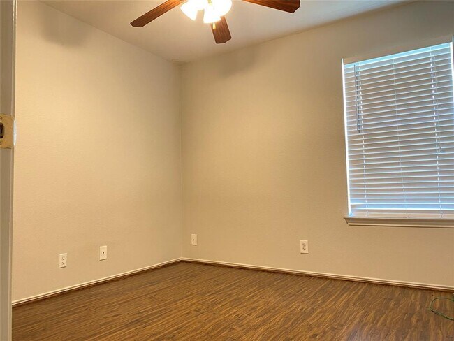 Building Photo - 723 Blair Ave