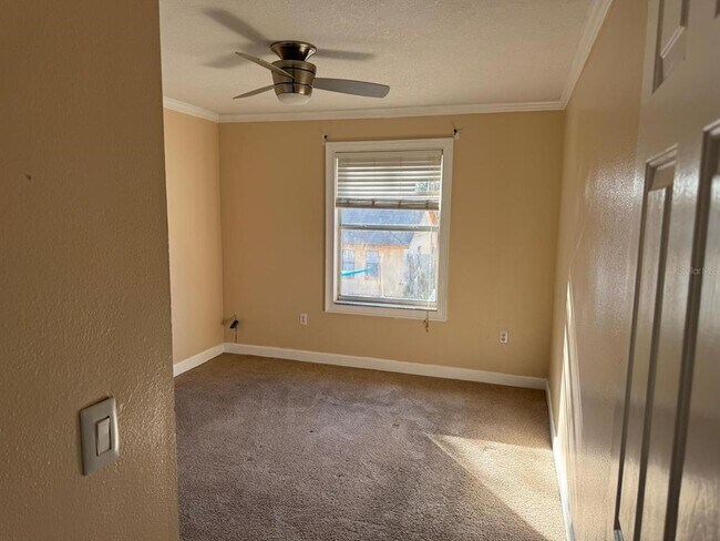 Building Photo - 3208 Fairfield Dr