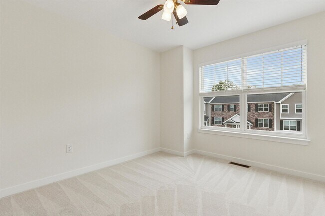 Building Photo - Available Immediately – 3 Bedroom / 2.5 Bath Townhome in Downingtown School District