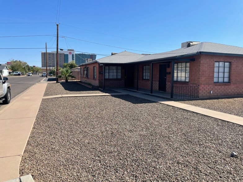 Building Photo - 1857 E Earll Dr