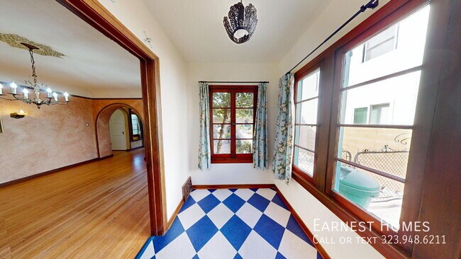 Building Photo - 842 E Walnut Ave