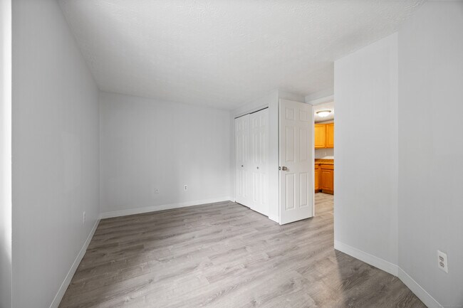 Building Photo - 9 Guiel Pl