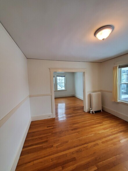 Building Photo - 54 Maplewood St