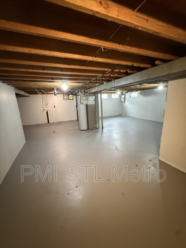 Building Photo - 10421 Prince Dr
