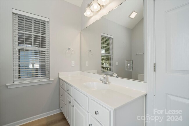 Building Photo - 20309 Northport Dr