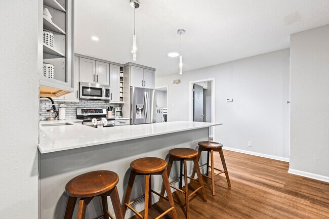 Building Photo - Charming Park City Condo!