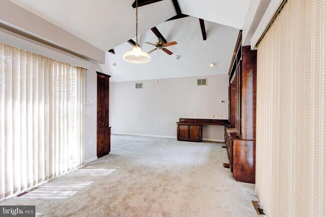 Building Photo - Palisades Gem Ready for Immediate Move-in!!