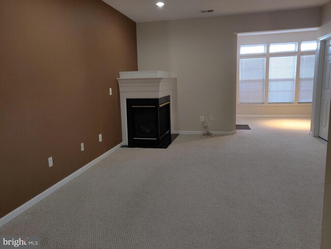 Building Photo - 4638 Odessa Dr