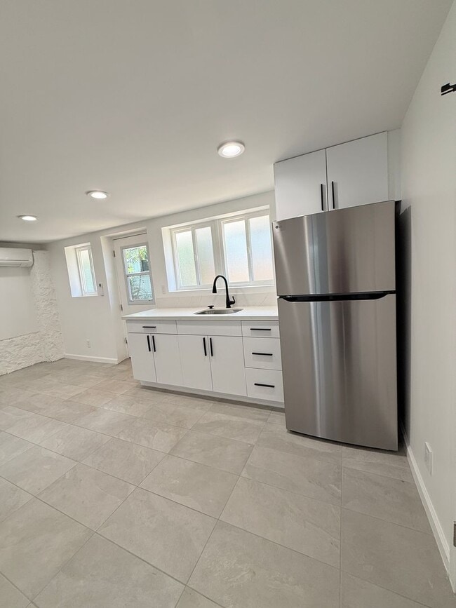 Building Photo - 1005 Belser St