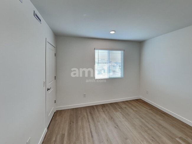 Building Photo - 9709 N Rancho Lozano