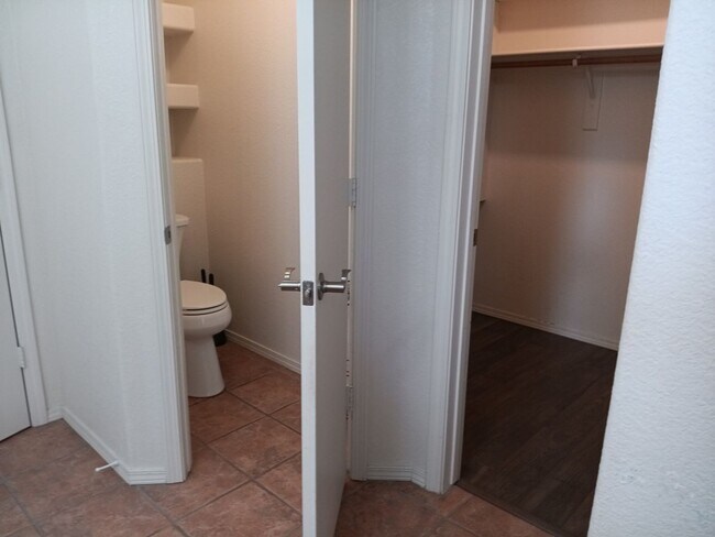 Building Photo - 3 Bedroom, 2 Bathroom Home! Schedule a Sho...