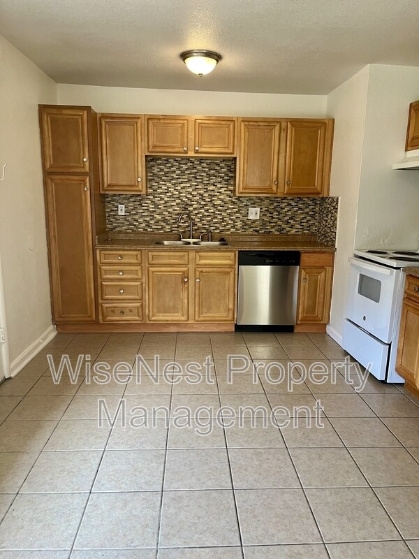 Building Photo - 10804 Newton Ave